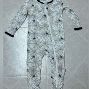 Kyte baby bamboo 18-24 month spider zipper romper wore once